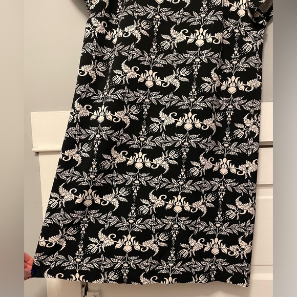 Damask Pattern Shift Dress - Picture 5 of 10